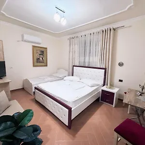 Aron's House Apartmán